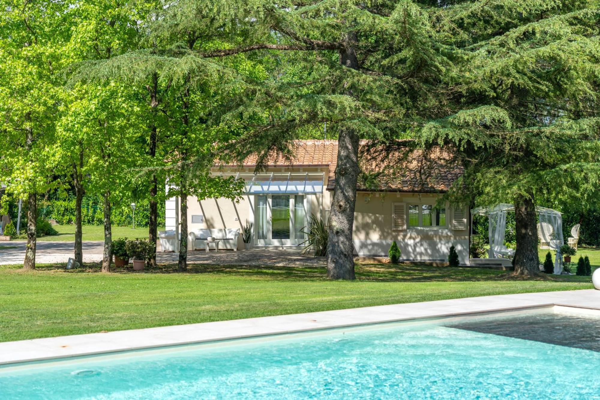 Villa Vittoria - Lusso Con Piscina, Tennis, Jacuzzi E Palestra Лукка Екстер'єр фото